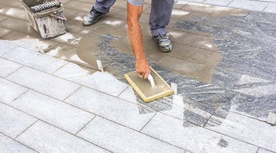 Professional gutter cleaning in North Chelmsford, MA